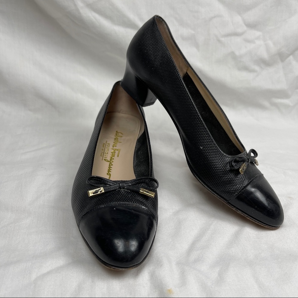 Ferragamo Classic Black Smooth/Pebbled Leather 1" Heels